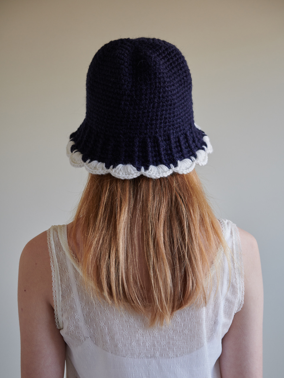 Flower bell hat (navy and white)