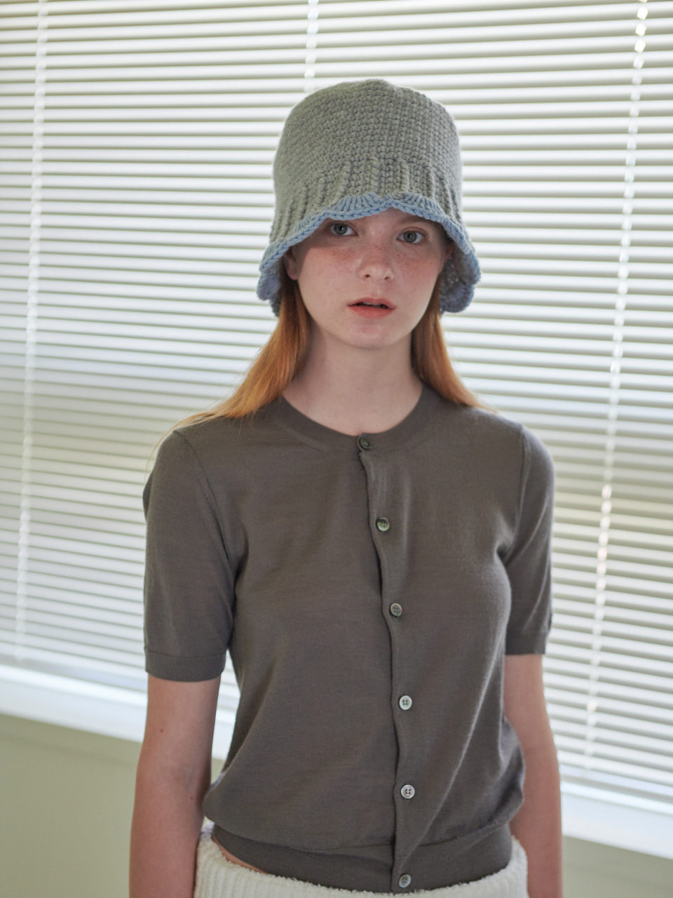 Flower bell hat (grey and blue)